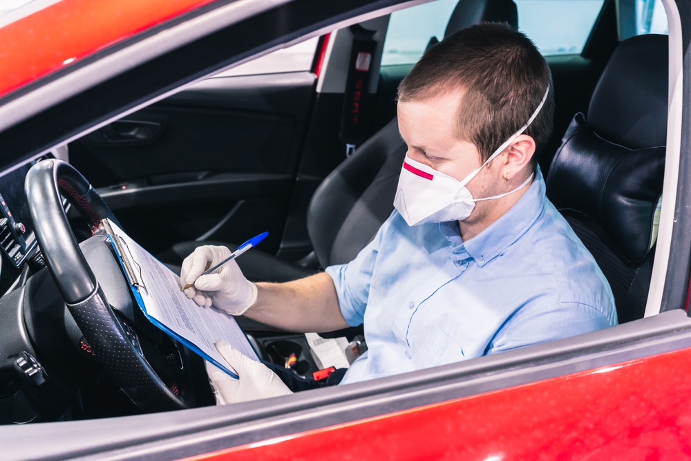 découvrez les étapes pour vous débarrasser d'une voiture sans carte grise de manière légale et efficace. conseils pratiques et solutions pour la vente ou la destruction de votre véhicule.